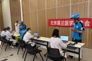 基金会、医院举办防暑降温义诊，共筑城市温情防线